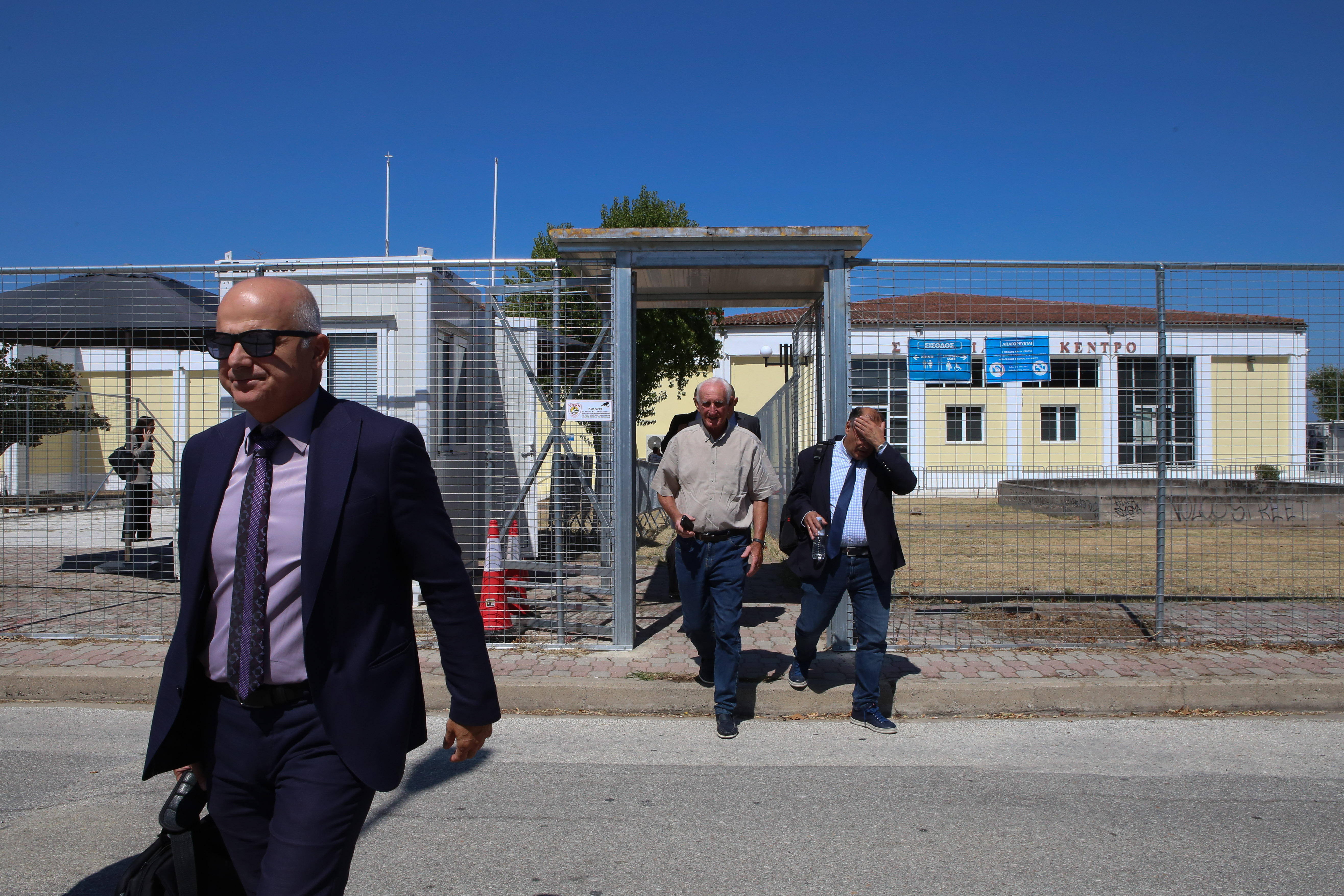 Οικογένειες μηχανοδηγών στη δίκη για τα Τέμπη: «Σκότωσαν τα παιδιά μας πάνω από μια φορά» – Ένταση μεταξύ συγγενών θυμάτων