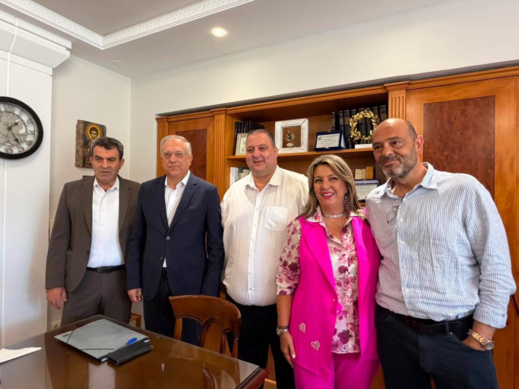 Επίσκεψη Τ. Θεοδωρικάκου στην Καστοριά – Επενδύσεις για Data Center στη Βιομηχανική Περιοχή και τη στήριξη της γουνοποιίας