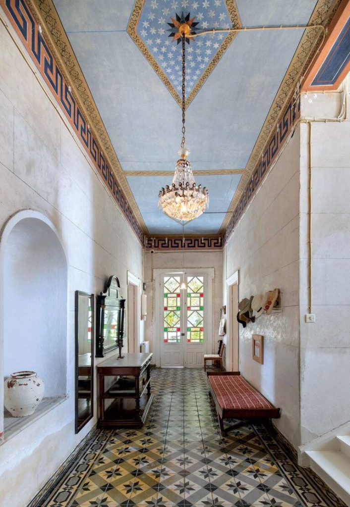 “Treasures”: Τη Δευτέρα 14 Σεπτεμβρίου τα εγκαίνια της έκθεσης της καλλιτέχνιδας Nicol Breeze στην Πάρο