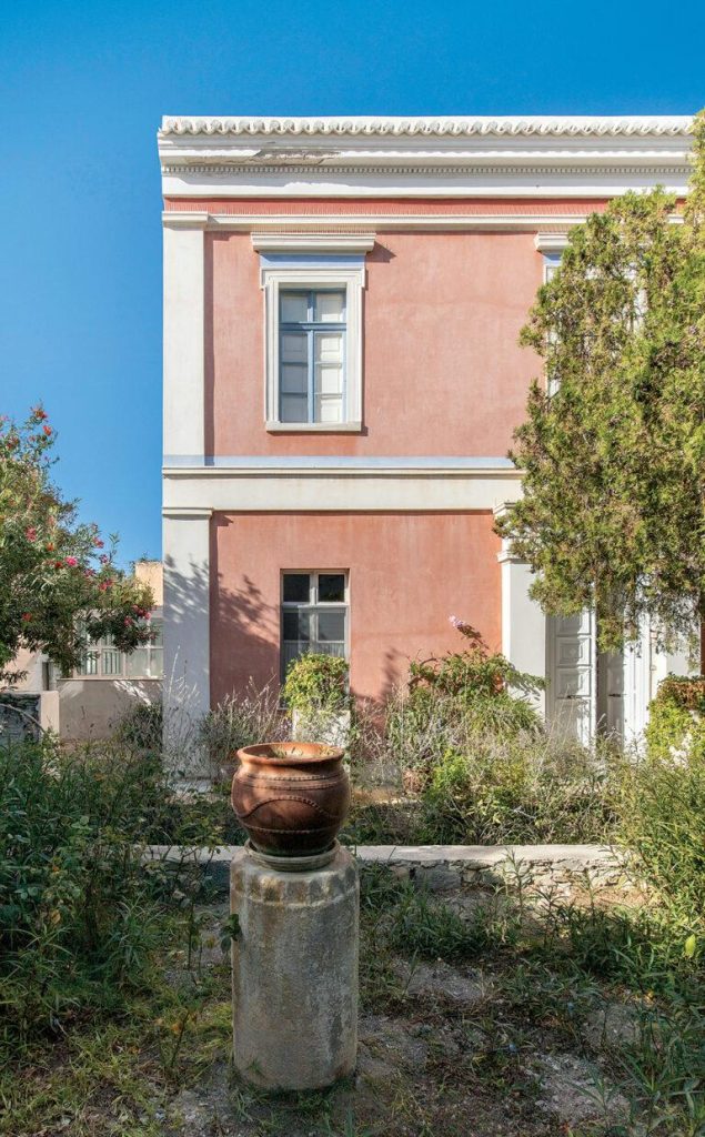 “Treasures”: Τη Δευτέρα 14 Σεπτεμβρίου τα εγκαίνια της έκθεσης της καλλιτέχνιδας Nicol Breeze στην Πάρο