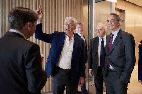 Θεσσαλονίκη: Επιχείρηση της Πυροσβεστικής για τη μεταφορά τριών ανηλίκων από υπόγειο αγωγό
