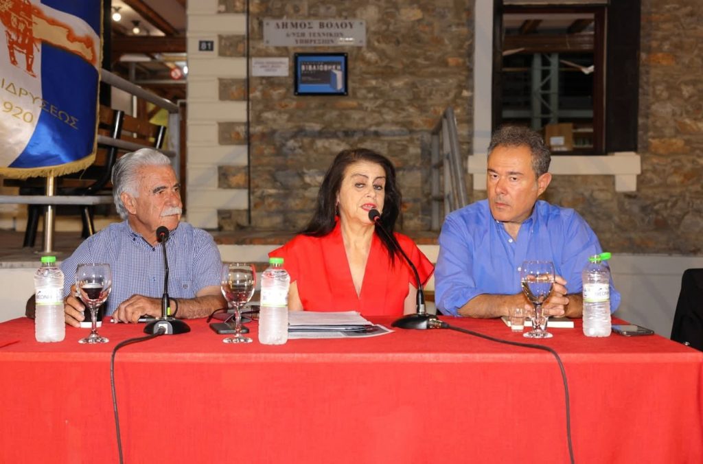 Μια ζωή «στο μετερίζι τσ’ ανθρωπιάς»: Οι εξομολογήσεις του μουσικού Βασίλης Σκουλά και η ματιά του Κώστα Μπαλαχούτη