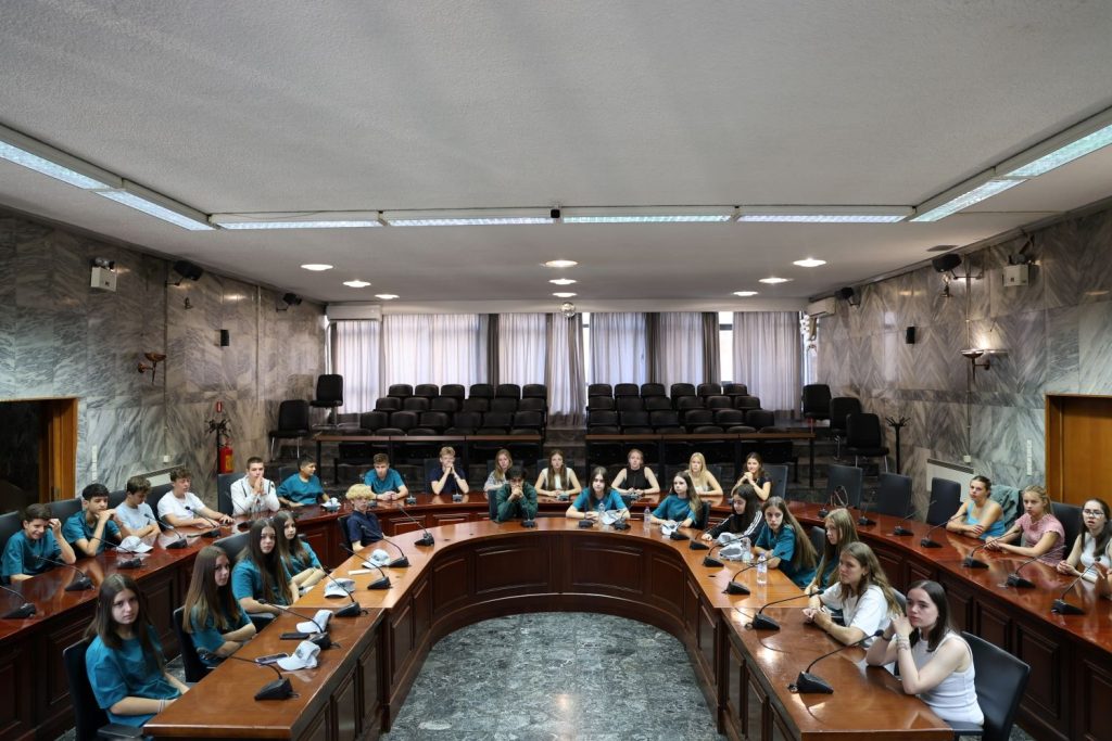 Επίσκεψη Βέλγων μαθητών στη Λάρισα – Συναντήθηκαν με τον Δήμαρχο Θ. Μαμάκο