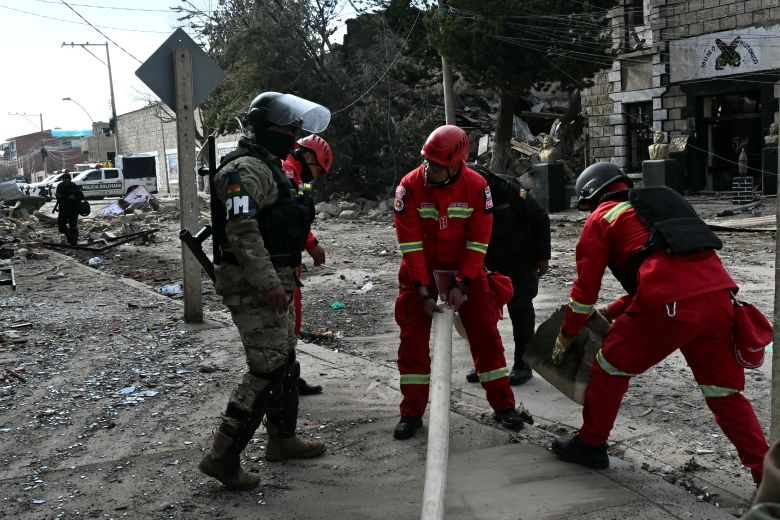 Βολιβία: Τρεις νεκροί και τουλάχιστον 14 αγνοούμενοι μετά τις ισχυρές εκρήξεις σε στρατιωτική βάση