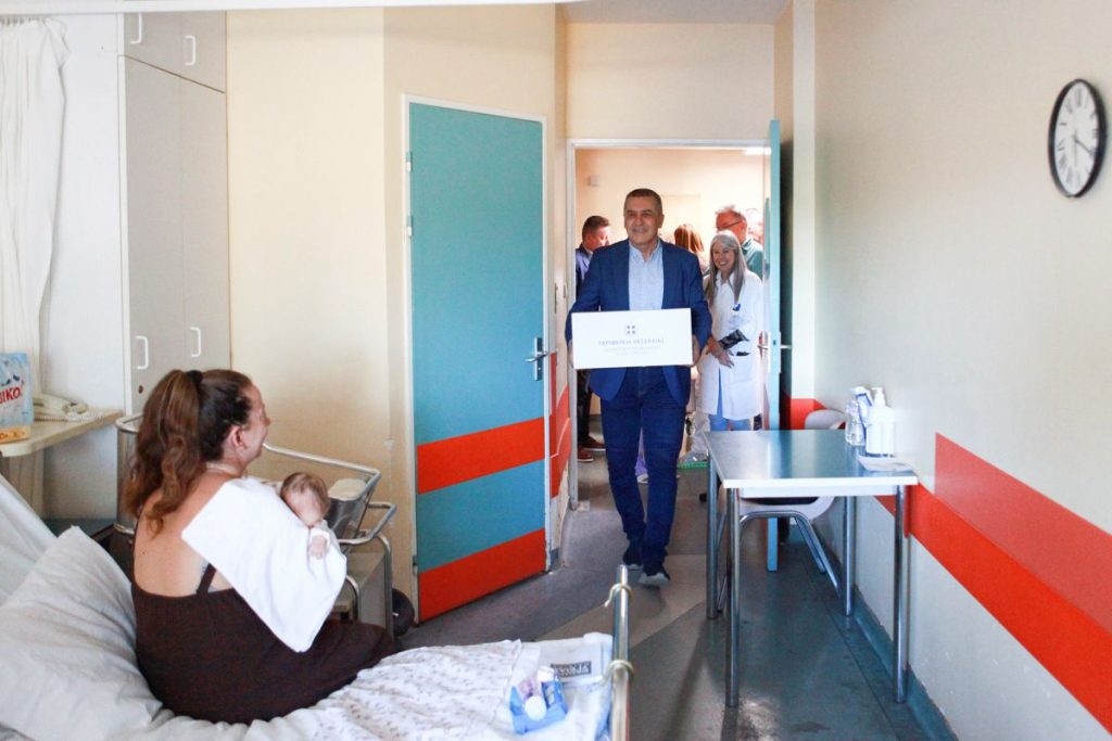 Ξεκίνησε η διανομή βρεφικών πακέτων από την Περιφέρεια Θεσσαλίας