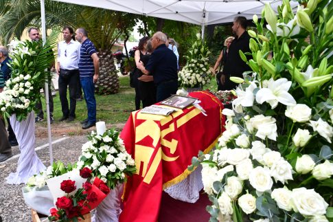 «Φωτιά» στην πολιτική σκηνή: Σφοδρές αντιδράσεις για το επίδομα ανεργίας και «πυρά» Μαρινάκη κατά ΠΑΣΟΚ με φόντο τον Αλέξη Τσίπρα