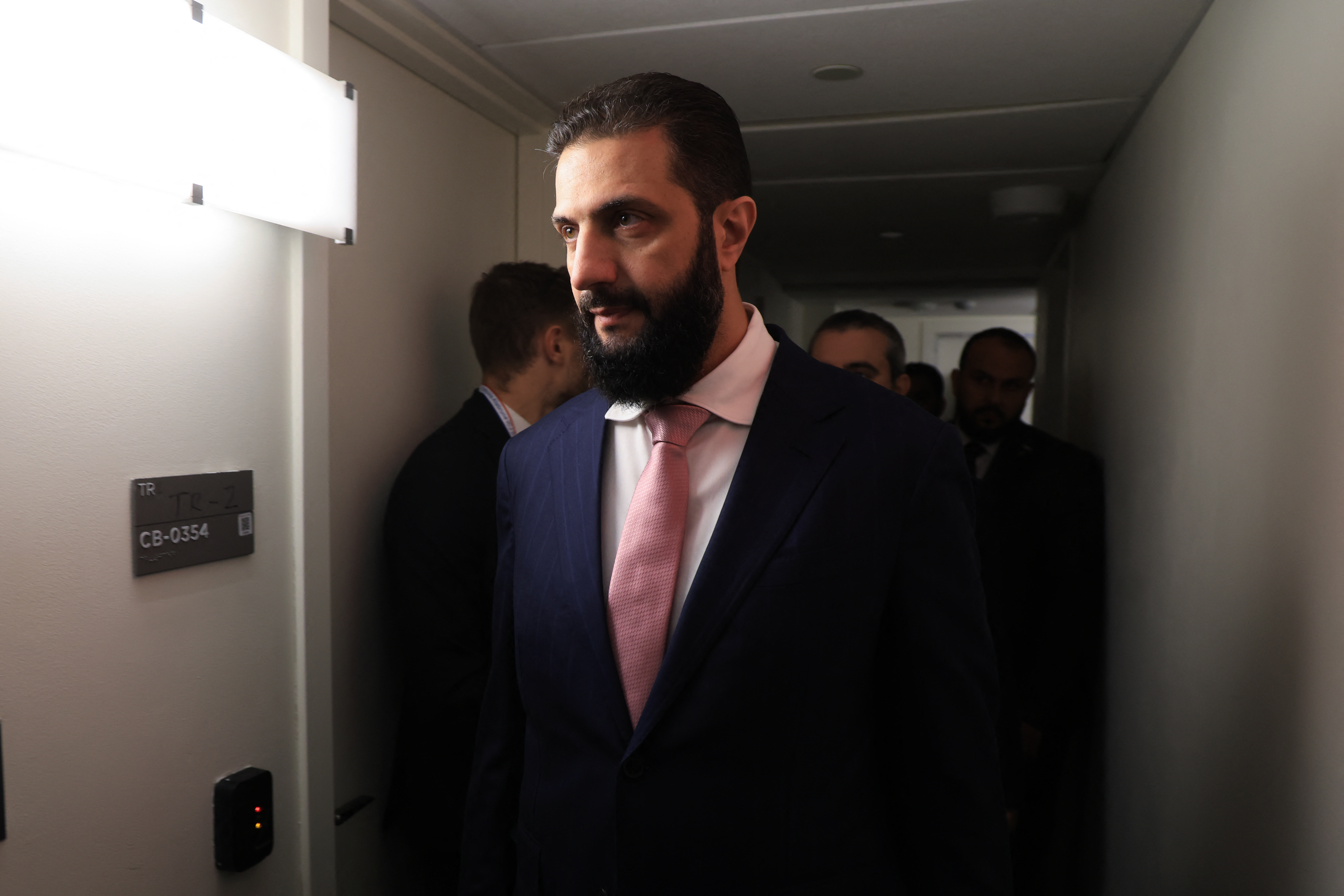 Reuters: Μυστικές συνομιλίες μεταξύ αξιωματούχων της συριακής κυβέρνησης και της Χεζμπολάχ