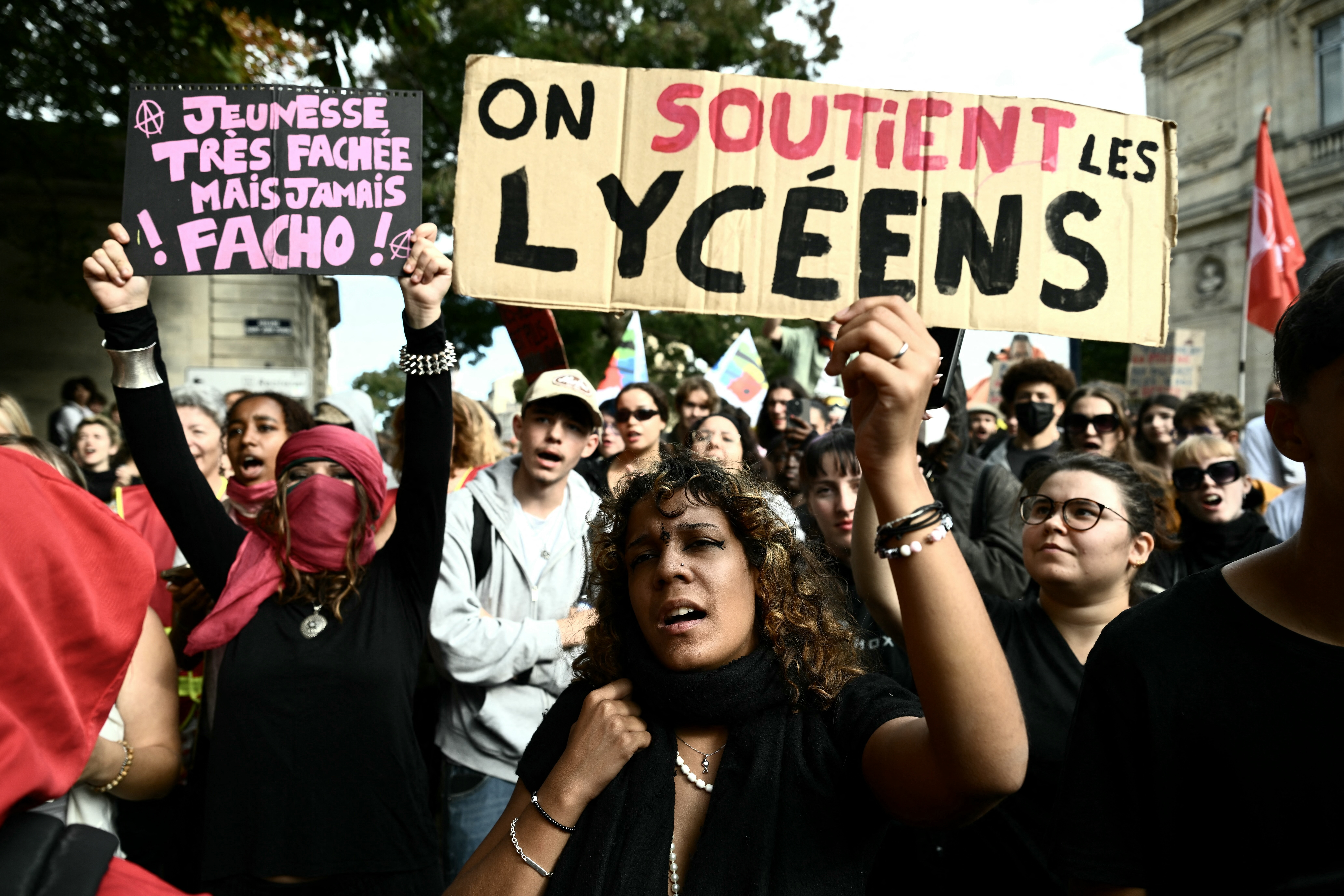 Γαλλία: Ανησυχία αλλά και αλληλεγγύη των εκπαιδευτικών προς τους μαθητές