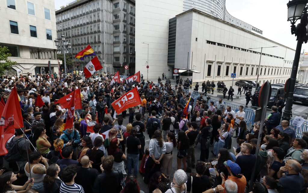 Ισπανία: Καταψηφίστηκαν τα δύο διατάγματα για τη στεγαστική κρίση – Οργή στους δρόμους