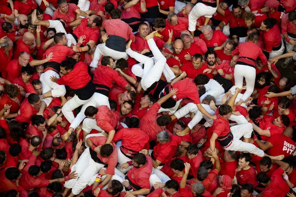 «Castells»: Η εντυπωσιακή καταλανική παράδοση των ανθρώπινων πύργων