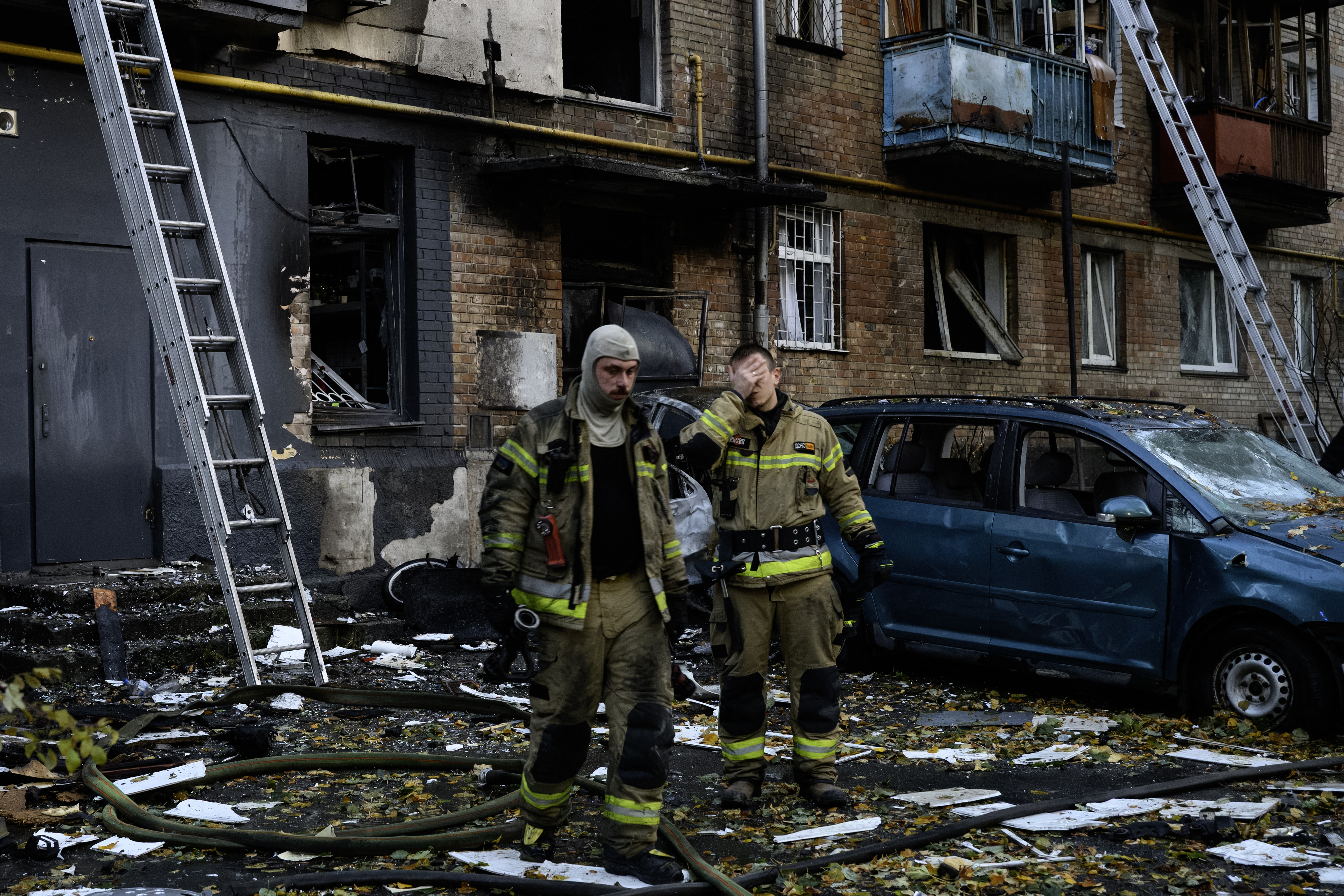 Δεκάδες νεκροί και τραυματίες σε νέα ρωσικά πλήγματα στην Ουκρανία – Χωρίς ρεύμα μεγάλο μέρος του Κιέβου