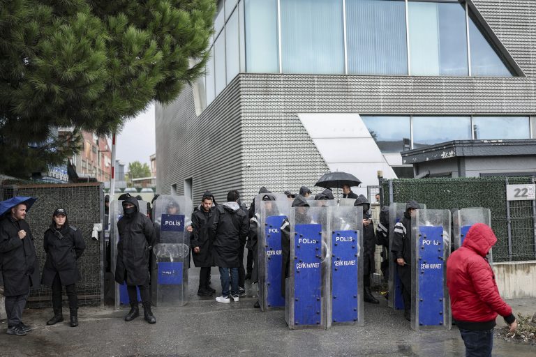 Τουρκία: Προσαγωγές με εντάλματα για 68 άτομα σε Δήμο της Κωνσταντινούπολης – Υπό κράτηση πέντε αντιδήμαρχοι
