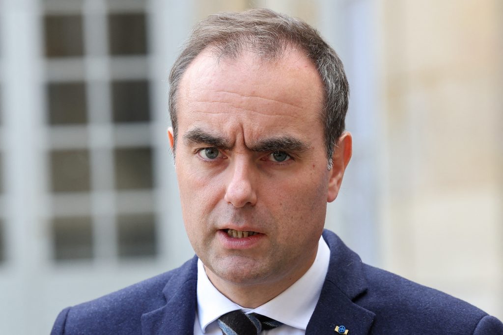 Γαλλία: Ο πρωθυπουργός καλεί τους δήμους να επιβάλλουν απαγόρευση κυκλοφορίας, «όπου είναι αναγκαίο»