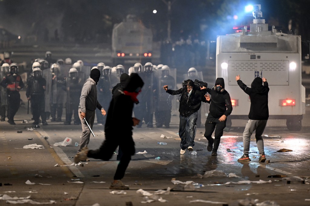 Το ΕΡΤnews στα Τίρανα: Nέα διαδήλωση σήμερα έξω από το υπουργείο Παιδείας – Θέλουν να εκτροχιάσουν την ευρωπαϊκή πορεία της Αλβανίας, λέει ο Ράμα