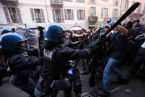 Ο ισραηλινός στρατός υποχρέωσε περισσότερους από χίλιους Παλαιστίνιους να εγκαταλείψουν τα σπίτια τους στη Χεβρώνα