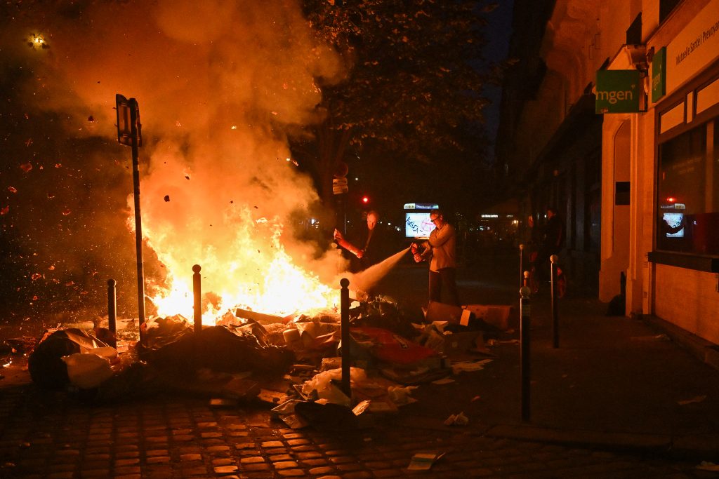 «Αυτό που έγινε την Κυριακή στη Γαλλία είναι σοκαριστικό και εξωπραγματικό»: Ελληνίδα καθηγήτρια στο Παρίσι αναλύει στο ΕΡΤnews τα αίτια της κρίσης