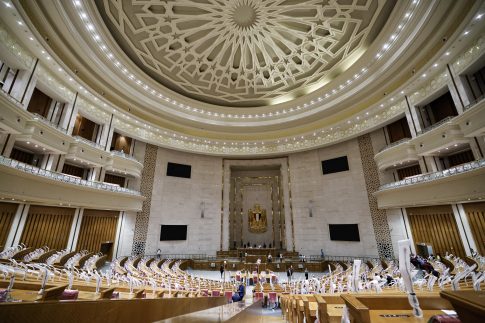 Aλβανία: Νέες διαδηλώσεις ενάντια στις «καρέκλες διαλόγου» που έστησε ο Έντι Ράμα – Το ΕΡΤnews στα Τίρανα