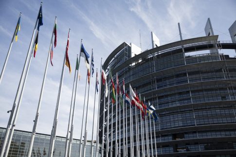 Θεσσαλονίκη: Ξεκίνησε η αποκατάσταση του «Αγοριού που Σφυρίζει» στην πλατεία Ναυαρίνου