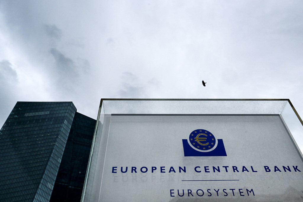 ΕΚΤ: «Πάγωμα» επιτοκίων στο 2,5% – Πληθωρισμός και άνοδος αποδόσεων των ομολόγων περιπλέκουν τις αποφάσεις