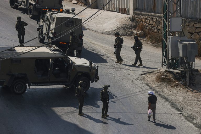 Δυτική Όχθη: Επιχείρηση του ισραηλινού στρατού στη Χεβρώνα – Περισσότεροι από 2.000 Παλαιστίνιοι εκτοπίστηκαν, οικίες μετατράπηκαν σε φυλάκια