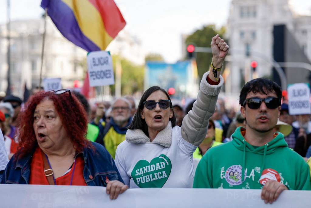 Ισπανία: Χιλιάδες διαδηλωτές στους δρόμους της Μαδρίτης για να υπερασπιστούν τις συντάξεις πριν από τις εκλογές