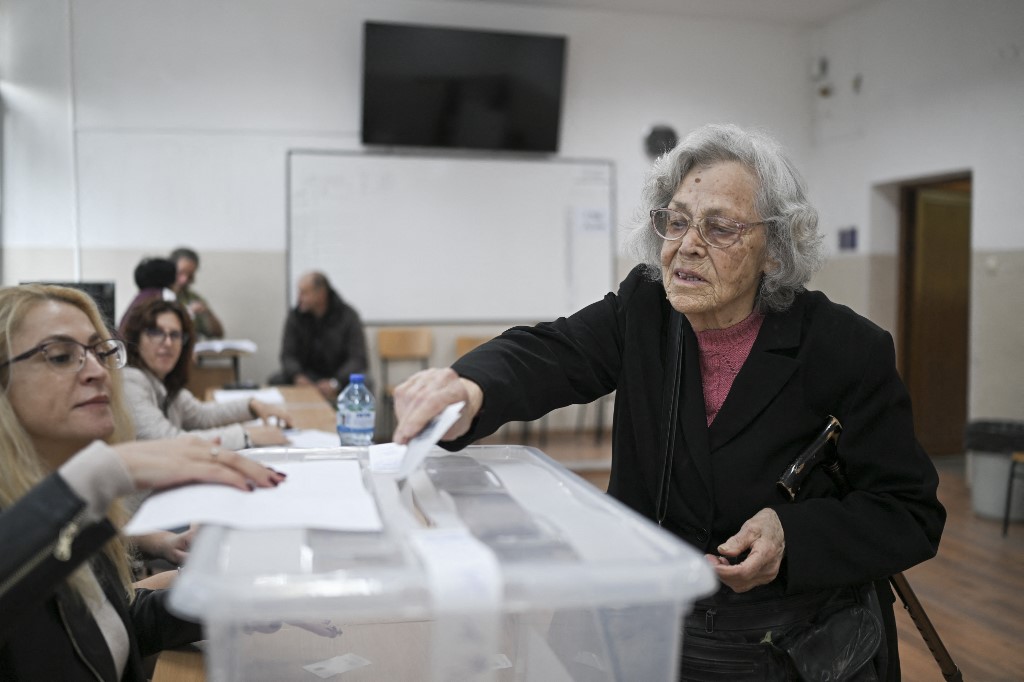 Βουλγαρία: Στις κάλπες για τις προεδρικές εκλογές με φόντο τις επιθέσεις σε πλοία στη Μαύρη Θάλασσα – Φαβορί η Ιότοβα