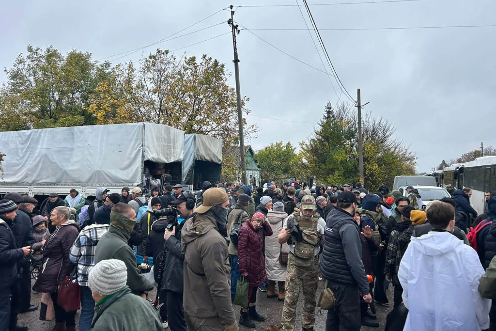 Ουκρανία: Κάτοικοι εγκαταλείπουν με λεωφορεία το υπό ρωσική κατοχή Ολέσκι