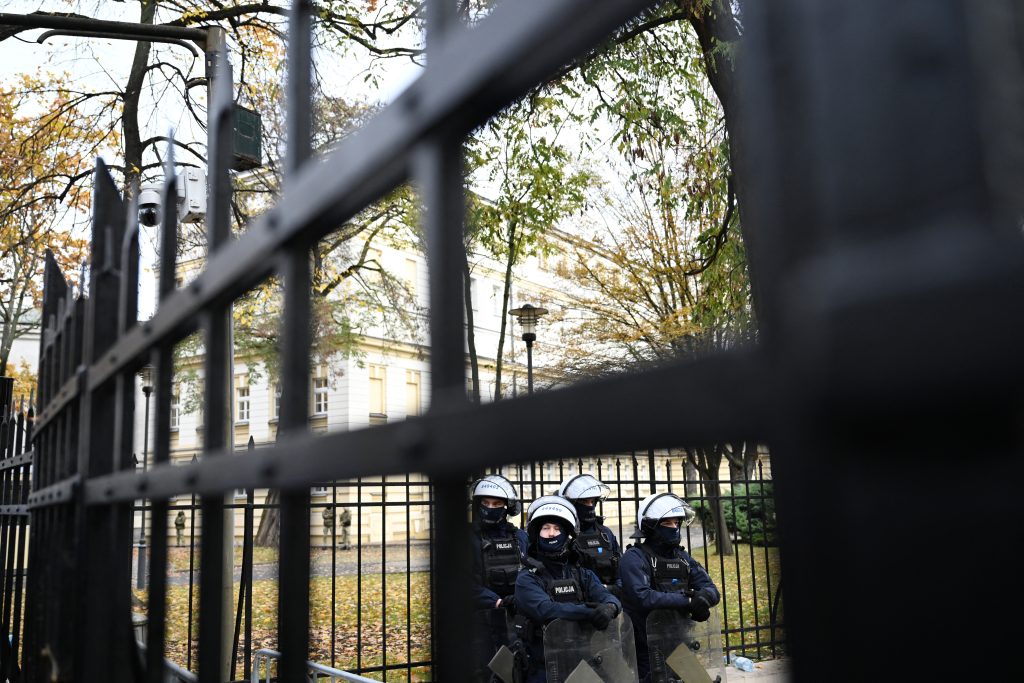 Πολωνία: Κορυφώνεται η αντιπαράθεση ανάμεσα στον πρόεδρο και τον πρωθυπουργό της χώρας με επίκεντρο τον έλεγχο της Δικαιοσύνης
