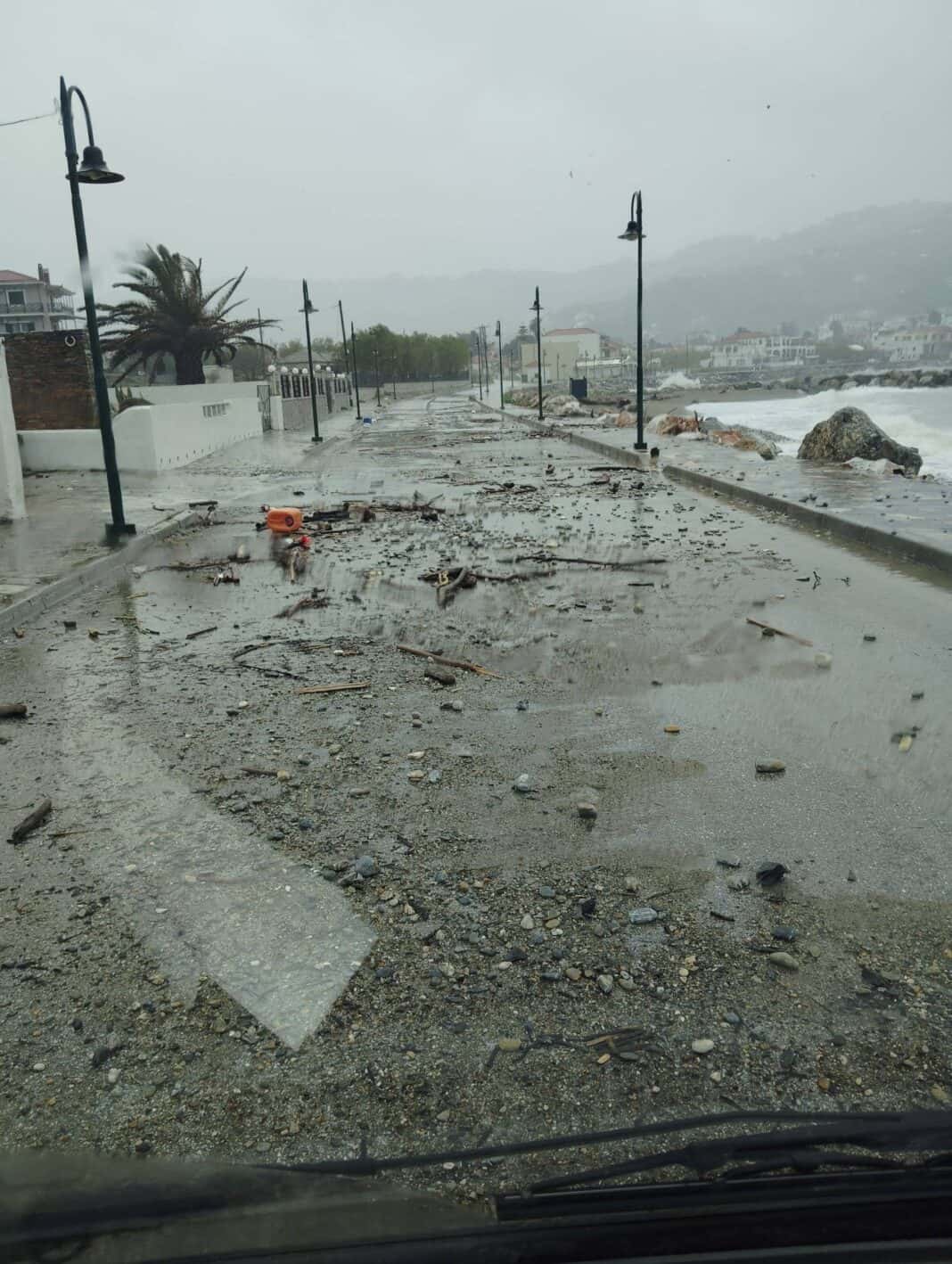 Σκόπελος: Έτοιμα αντιπλημμυρικά έργα περιμένουν χρηματοδότηση – Ζημιές και διακοπές ρεύματος από την κακοκαιρία