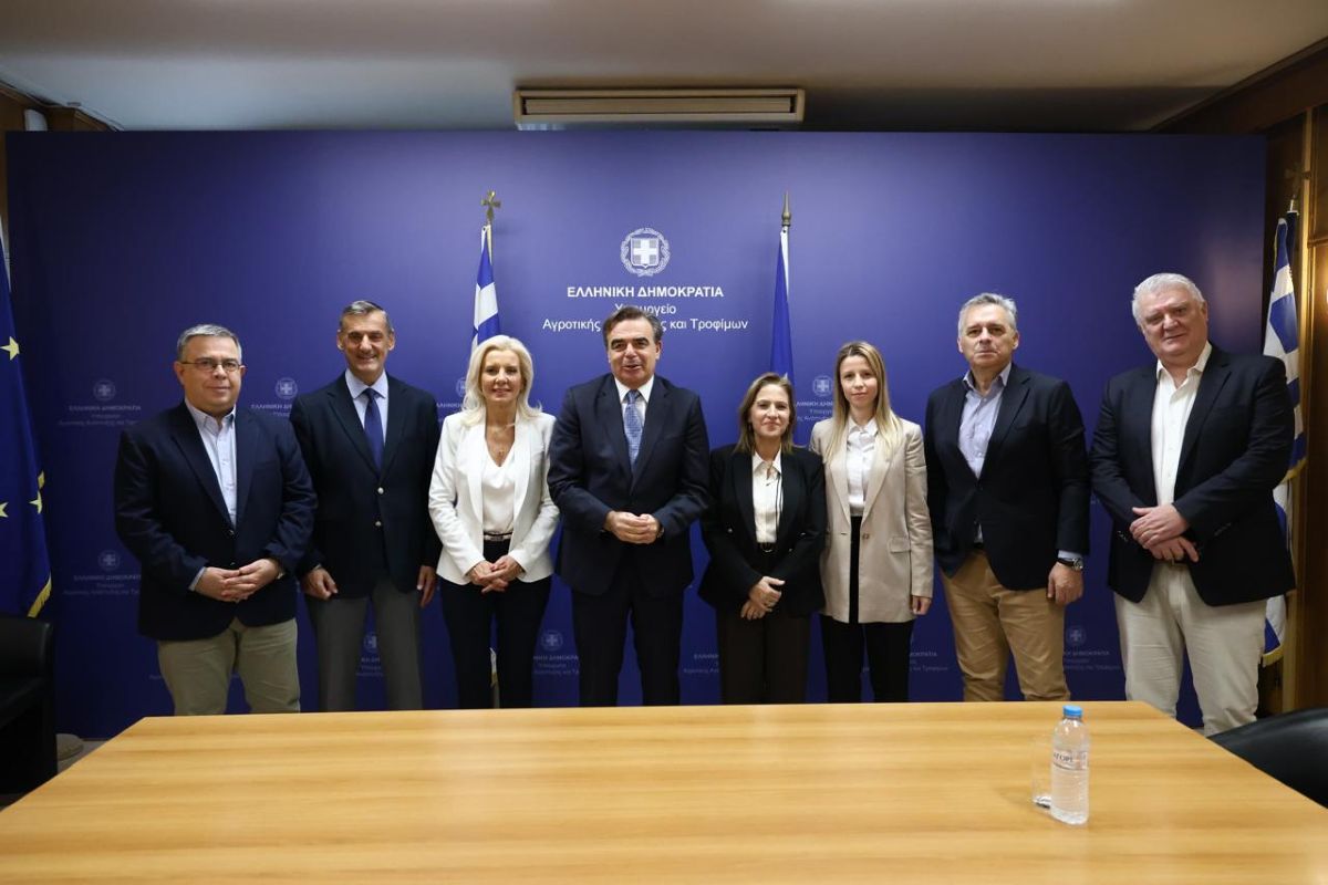 Συνάντηση Σχοινά με τους γραμματείς των Αποκεντρωμένων Διοικήσεων – Αξιοποίηση επιστημονικού δυναμικού για την αντιμετώπιση των επιζωοτιών