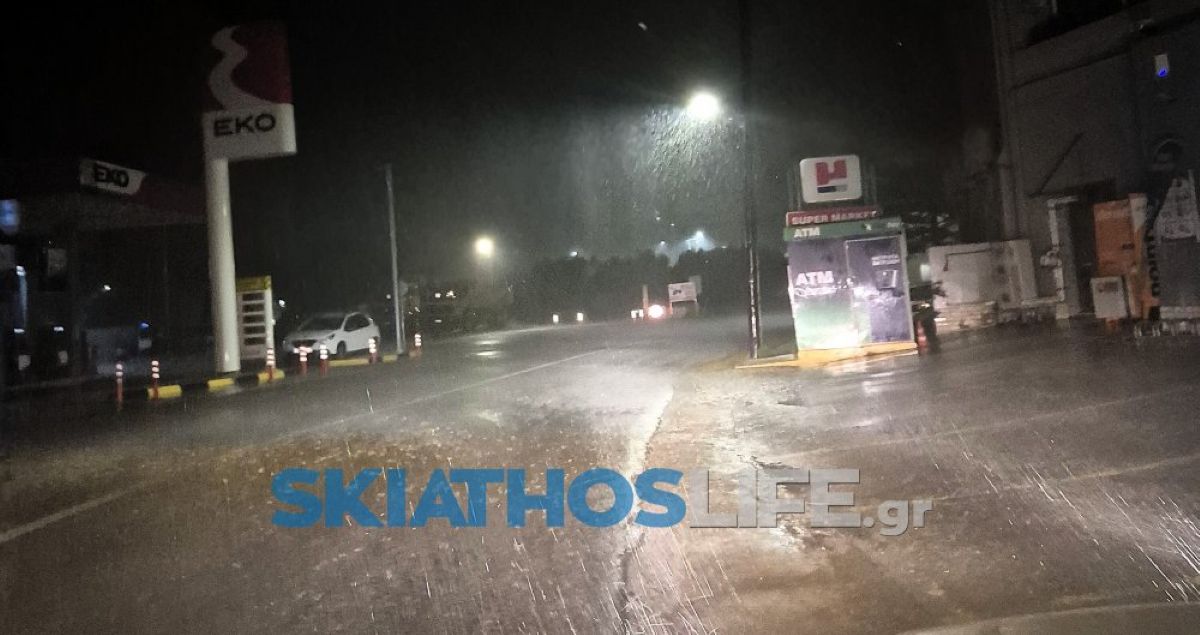 Σκιάθος: Πλημμυρικά φαινόμενα και πτώσεις δέντρων τη νύχτα – Κλειστά σχολεία και χωρίς λεωφορεία