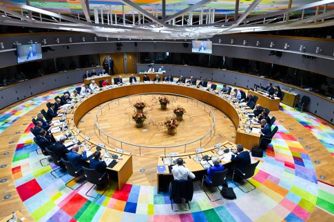 ΗΠΑ: Οι Δημοκρατικοί συγκεντρώνουν περισσότερα χρήματα από τους Ρεπουμπλικάνους παρά τις δωρεές-ρεκόρ του Μασκ