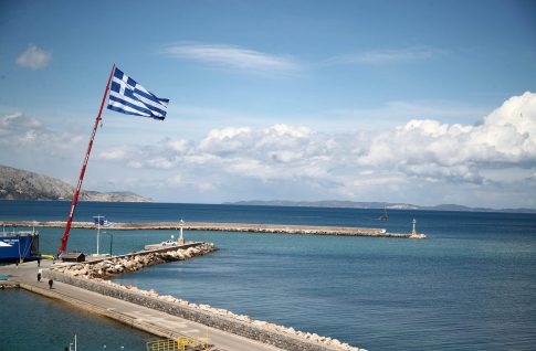 Η βροχή ματαίωσε τη παρέλαση των επτά μαθητών του Αγαθονησίου – Ακυρώθηκαν οι παρελάσεις σε Ανατολική και Δυτική Σάμο