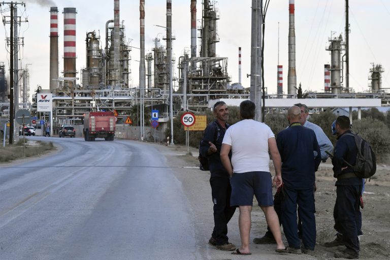 Ατύχημα στον περιβάλλοντα χώρο των διυλιστηρίων Κορίνθου – Δύο σοβαρά τραυματίες, άλλος ένας ελαφρύτερα