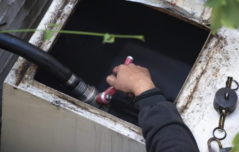 Τον συμβολισμό της επίσημης υποδοχής του Βολοντίμιρ Ζελένσκι στο Λονδίνο αναδεικνύουν τα βρετανικά μέσα ενημέρωσης