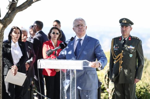 Νέα Ιωνία: Άγρια επίθεση σε γυναίκα οδηγό ταξί – Επιβάτης τη δάγκωσε και της έκοψε το αυτί
