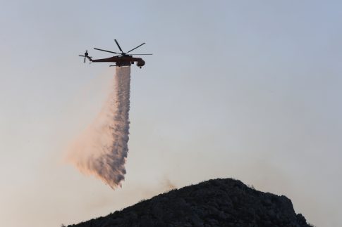 Γάζα: Θρανία για τους μαθητές με υλικά από τα ερείπια