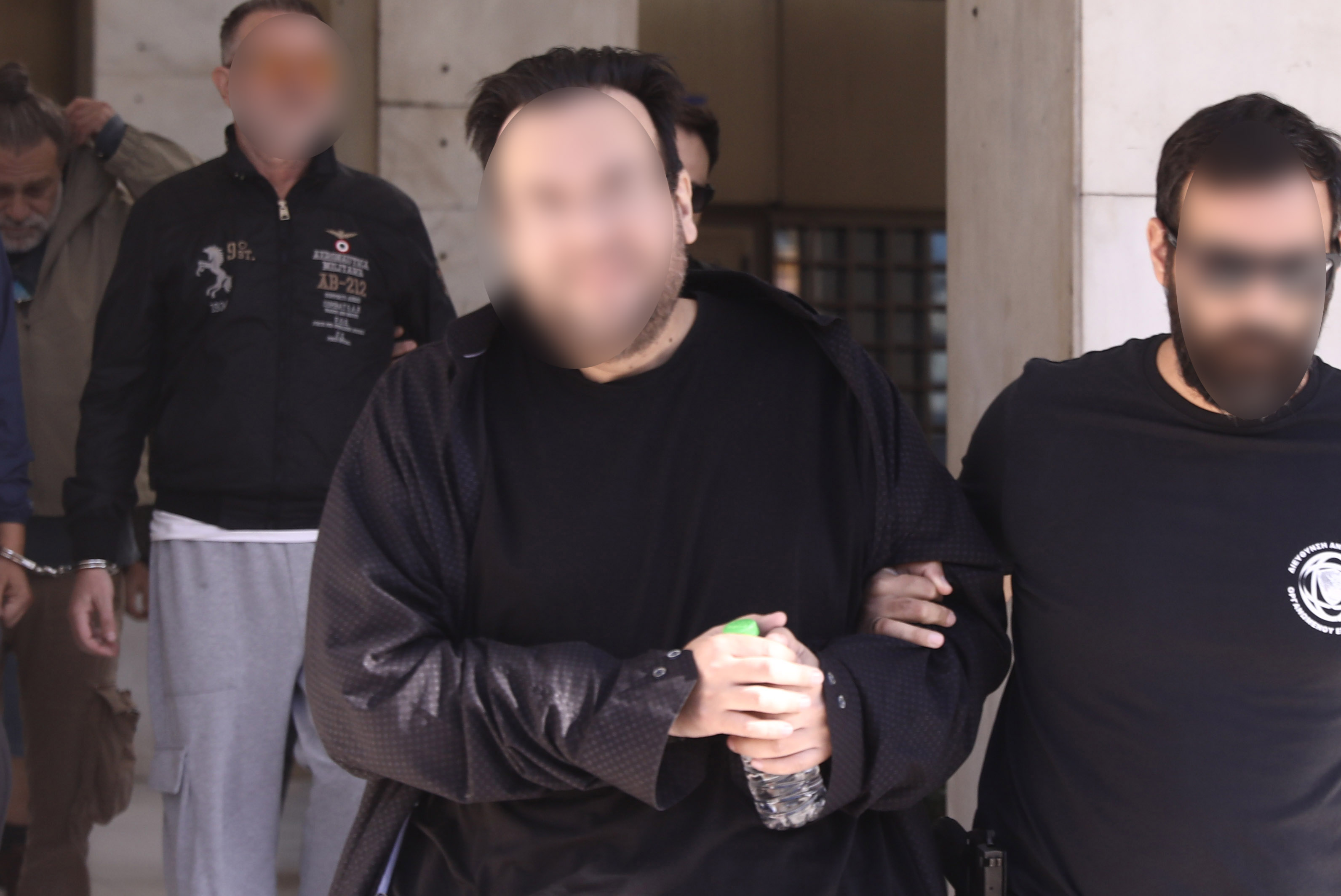 Απάτη στον ΕΦΚΑ: Το ζεύγος Καμπούρη δήλωνε 30.000 ευρώ τον χρόνο, αλλά έκανε αναλήψεις 2 εκατ. ευρώ