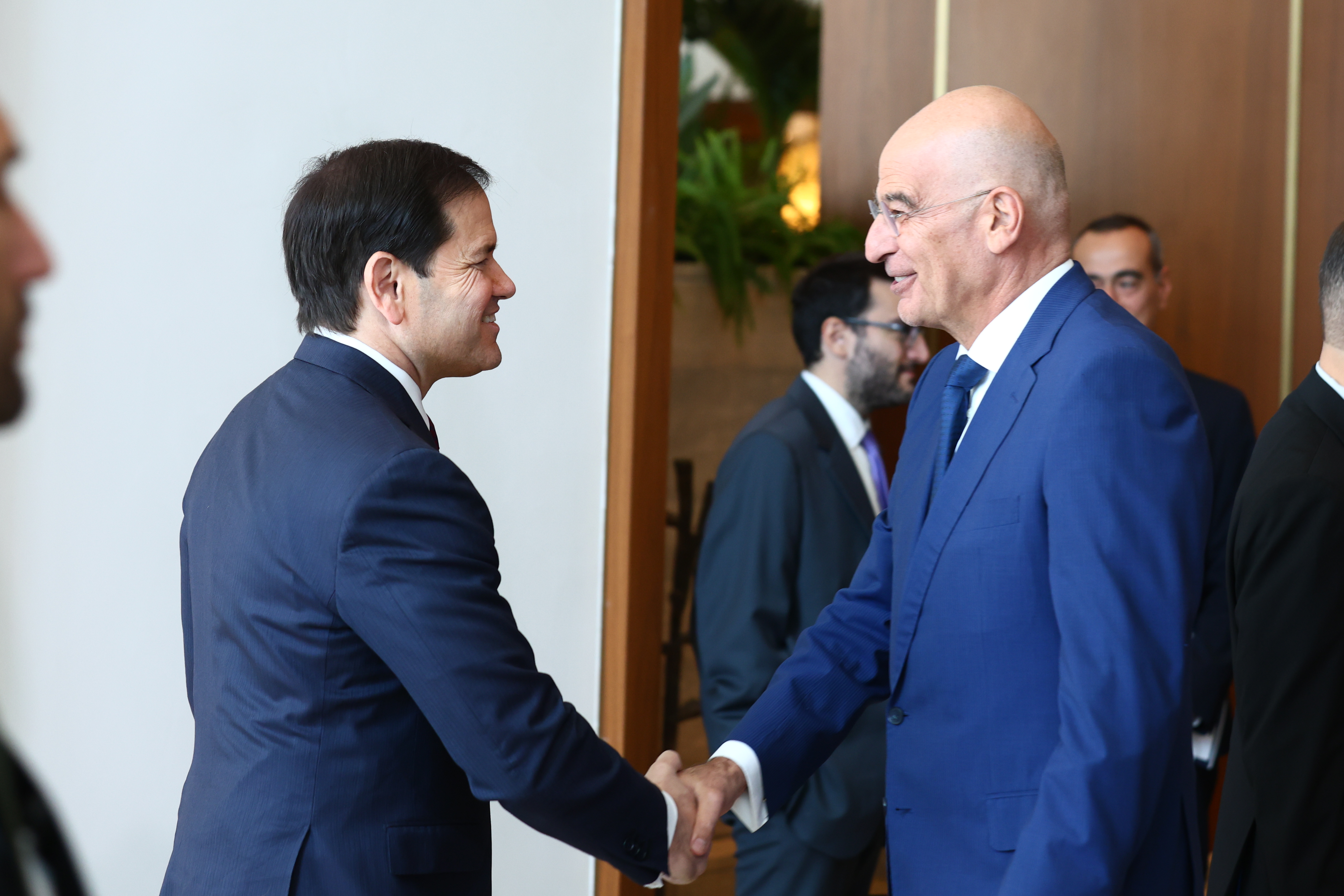 Στρατηγικός διάλογος Ελλάδας – ΗΠΑ: Τρεις νέες συμφωνίες στους τομείς της άμυνας, της πολιτιστικής κληρονομιάς και της ναυτιλίας