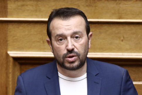 Τον συμβολισμό της επίσημης υποδοχής του Βολοντίμιρ Ζελένσκι στο Λονδίνο αναδεικνύουν τα βρετανικά μέσα ενημέρωσης