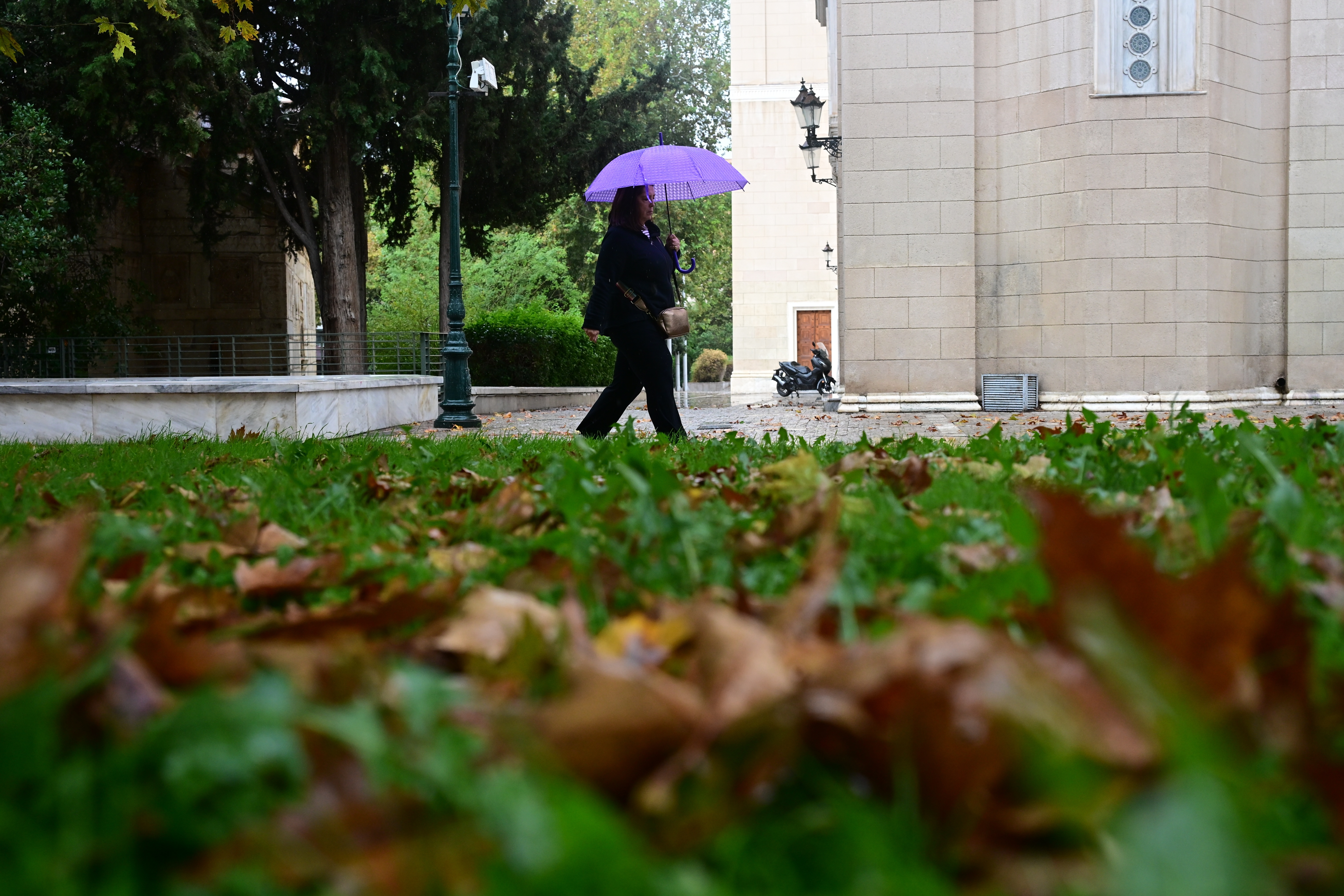 Καιρός: Με ισχυρές βροχές και καταιγίδες η 28η Οκτωβρίου – Πώς θα επηρεαστούν οι παρελάσεις – Η πρόγνωση από την Ν. Ζιακοπούλου