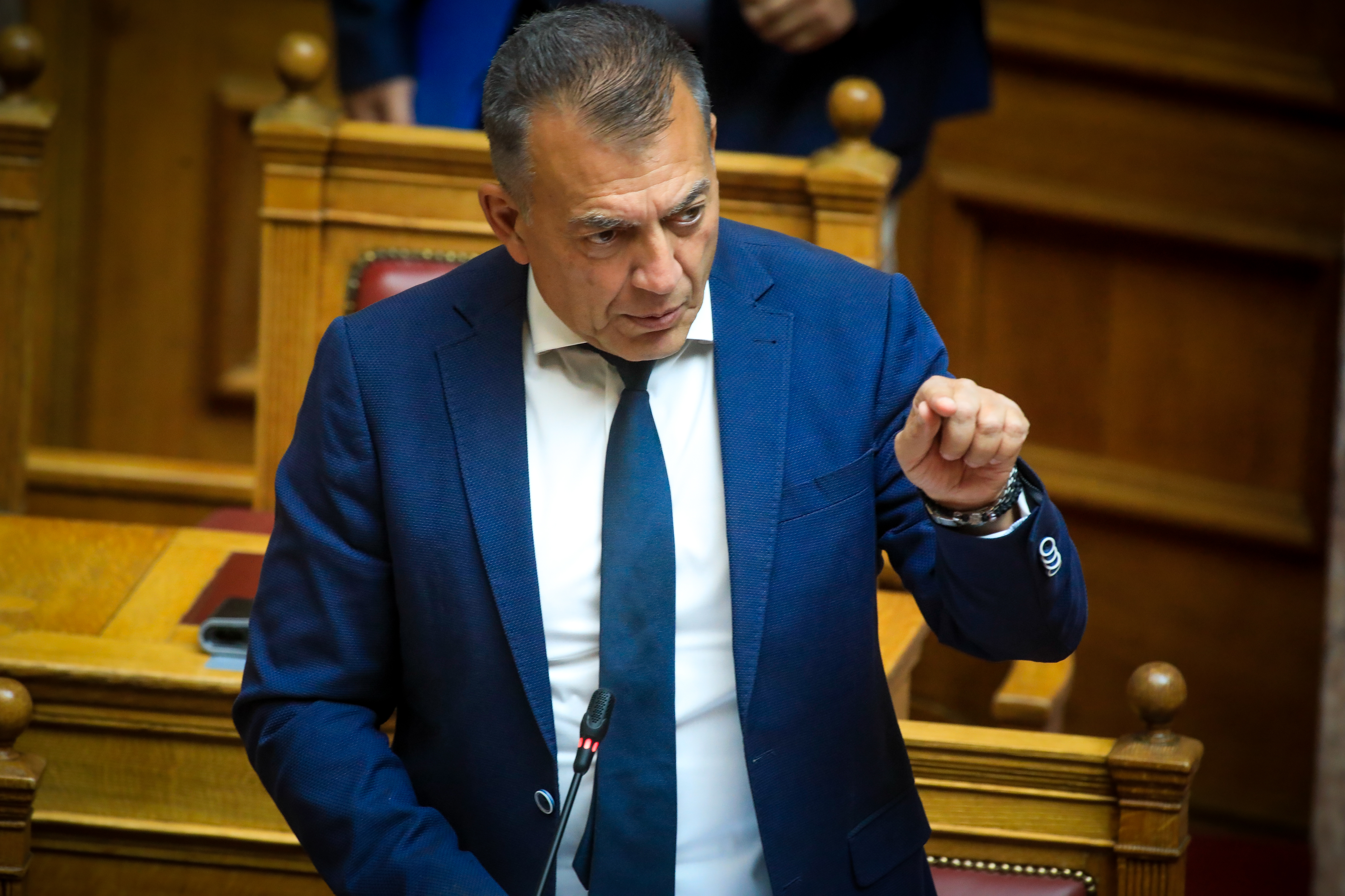 Έκτακτη συνάντηση Βρούτση – ΕΟΚ τη Δευτέρα