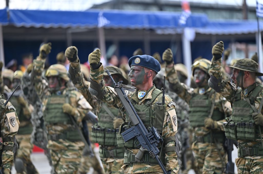 Η Κύπρος τίμησε την 66η επέτειο της ανεξαρτησίας της – Εντυπωσιακή στρατιωτική παρέλαση με ελληνικά F-16 Viper, Barak και ξένα στρατιωτικά αγήματα