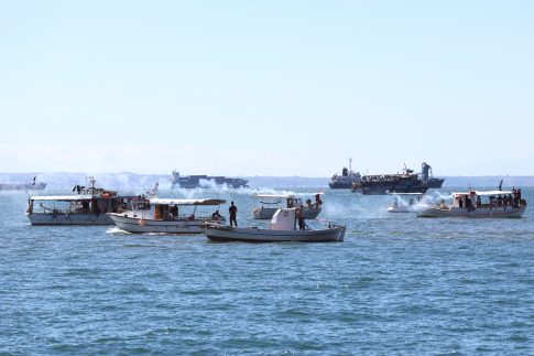 Στη θάλασσα τμήμα του οδικού δικτύου προς Σητεία – 23 απεγκλωβίστηκαν από τα οχήματά τους