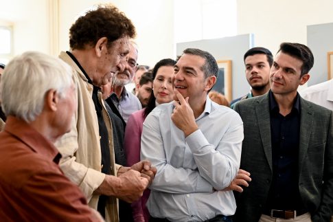 Στη θάλασσα τμήμα του οδικού δικτύου προς Σητεία – 23 απεγκλωβίστηκαν από τα οχήματά τους