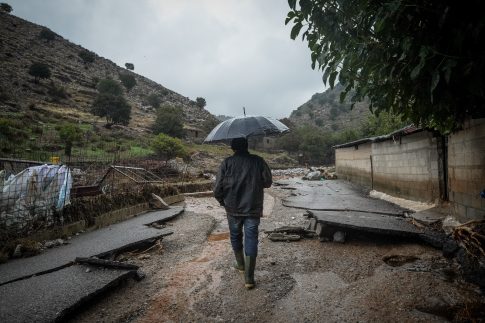 Η κακοκαιρία «χτυπά» την Κρήτη: Συναγερμός για Μυλοπόταμο – Εργαζόμενοι εγκλωβισμένοι στο φαράγγι της Σαμαριάς