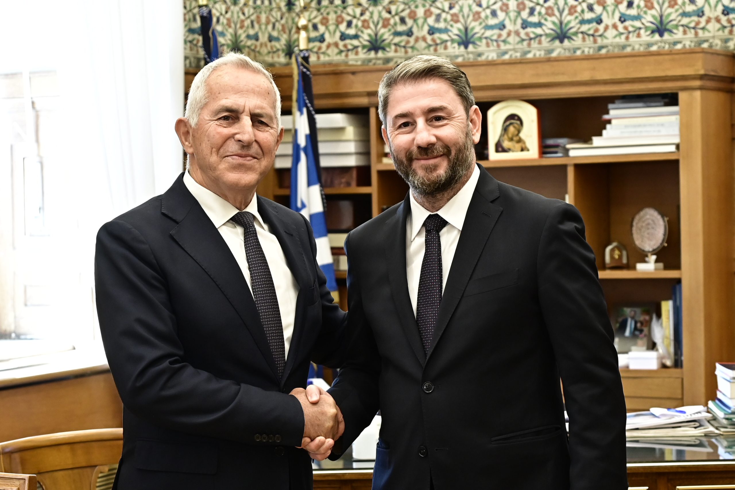 Προσχώρησε στο ΠΑΣΟΚ ο Ευάγγελος Αποστολάκης