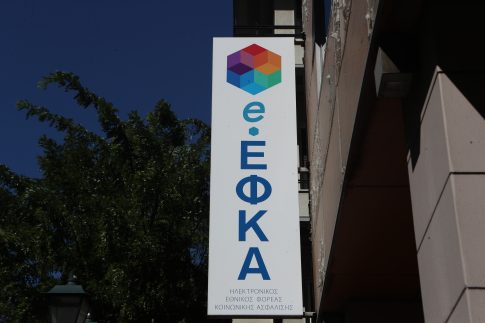 Πιερρακάκης: Μηνύσεις σε 18 influencers για προώθηση παράνομου τζόγου – Στη «μαύρη λίστα» 15.000 ιστότοποι