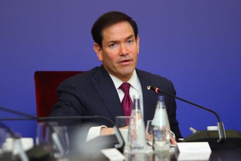 Μάρκο Ρούμπιο: Η θερμή υποδοχή και η αγκαλιά με την Γκίλφοιλ – Το παρασκήνιο της άφιξής του στην Αθήνα