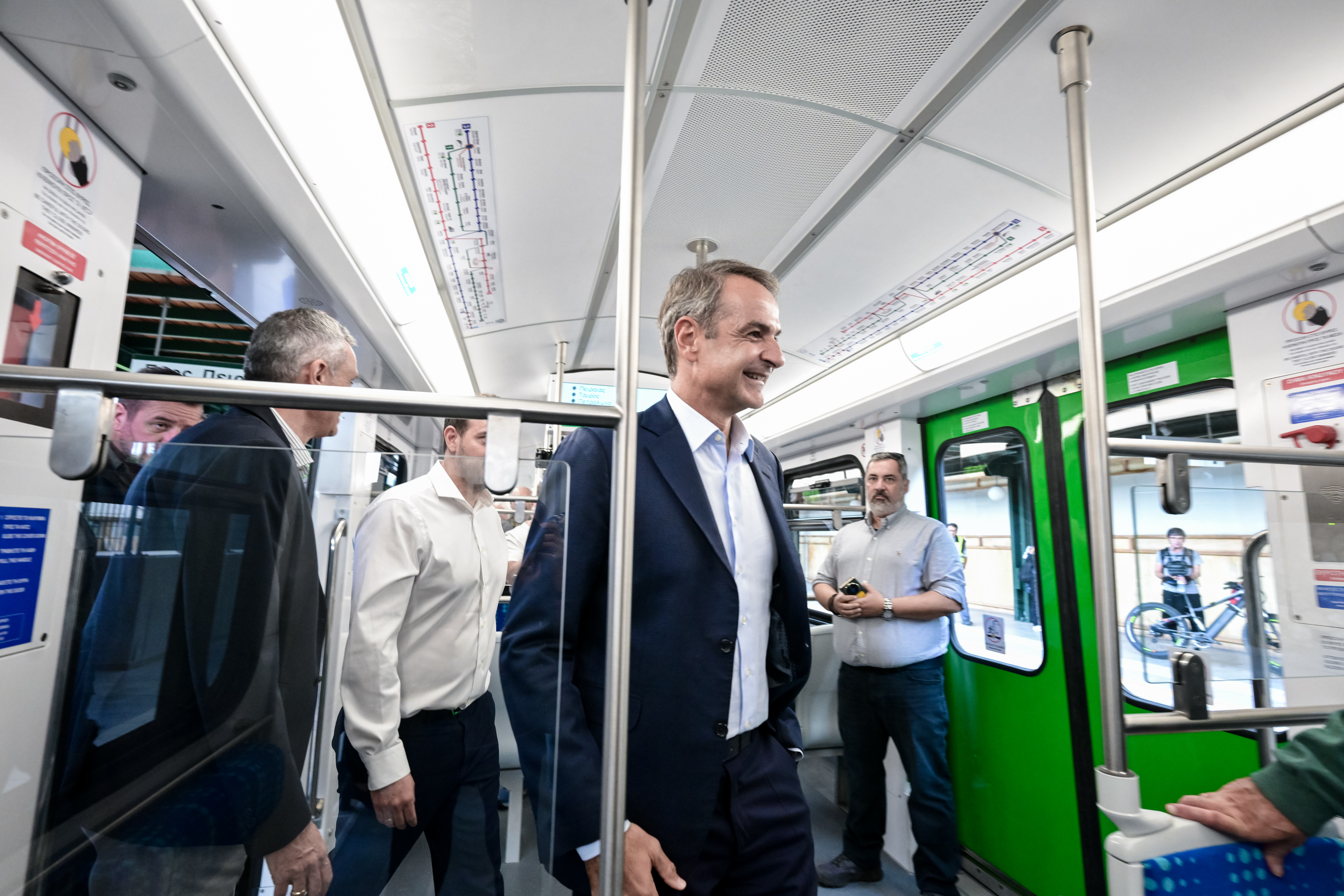 Γραμμή 1 ΗΣΑΠ: Ο πρωθυπουργός σε δρομολόγιο με τον πρώτο ανακατασκευασμένο συρμό